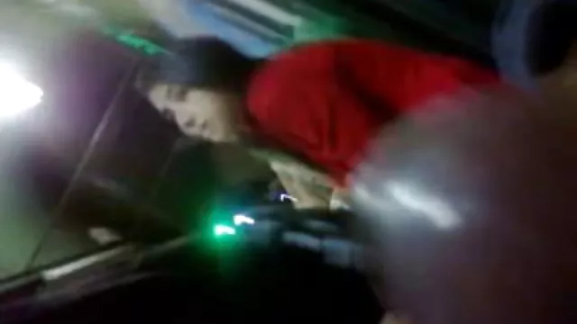 可愛的黑妞第一次穿在屁股上