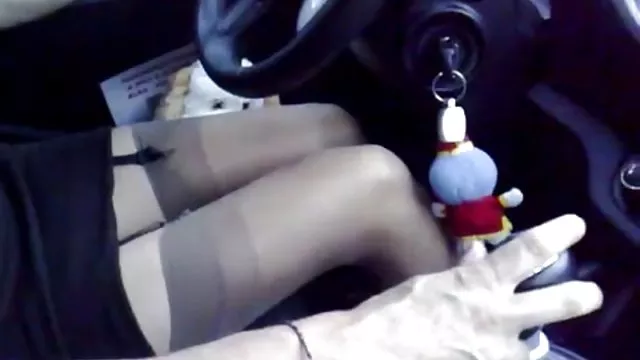 性感黑髮的第一個亂搞