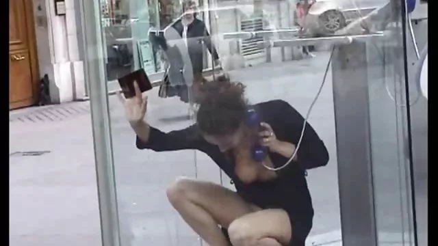 被釘牢的可愛的菲律賓人工作