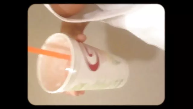 尼娜哈特利和她最好的朋友一起玩