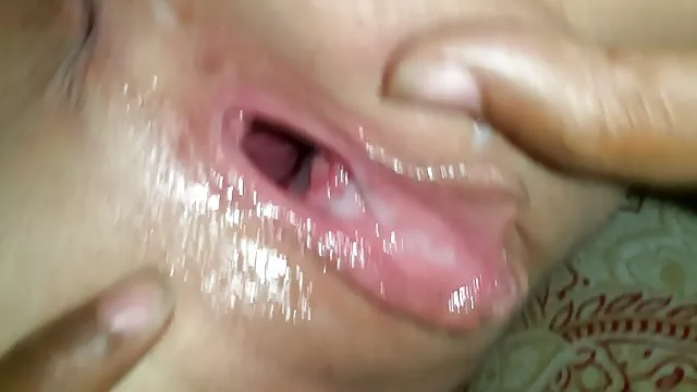 豐滿的驚艷在叢林中性交