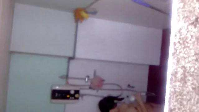 性感的紅發女郎用假陽具自慰
