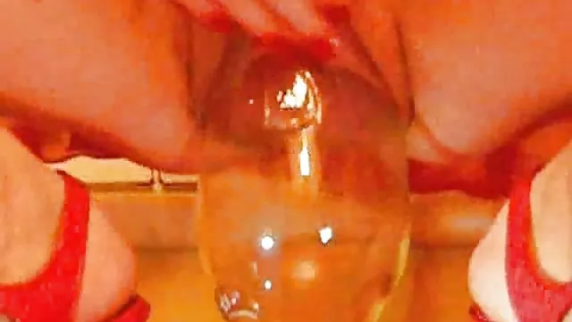 可愛的culona與巨大的顏色雞巴