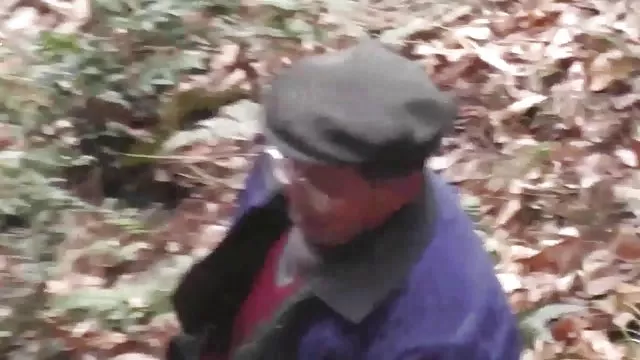 年輕人承諾熱賣色情片