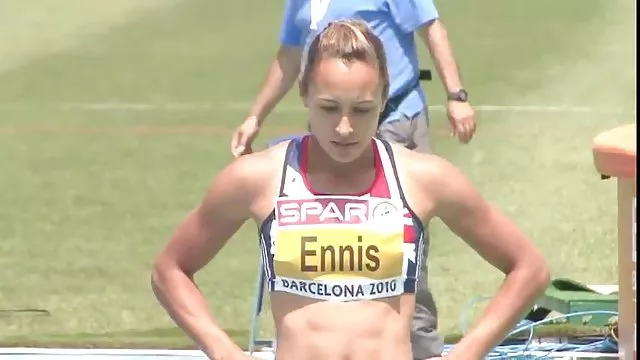 需要forganating與園丁的成熟女人